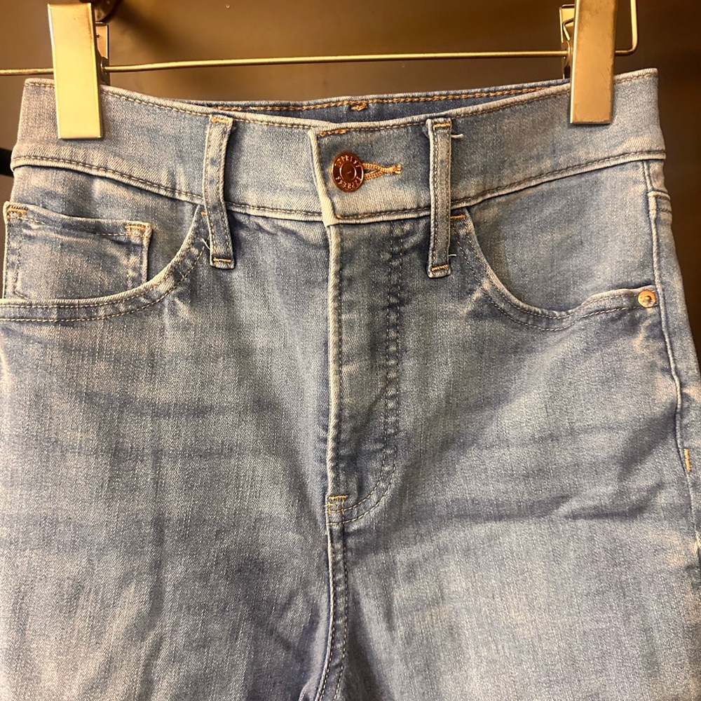 Light Wash High-Rise Denim Jeans - Classic Blue